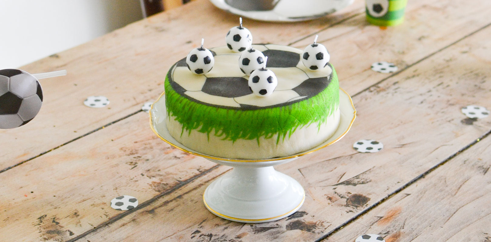 Voetbal taart - Het Taartgeheim Voetbal taart - Het Taartgeheim