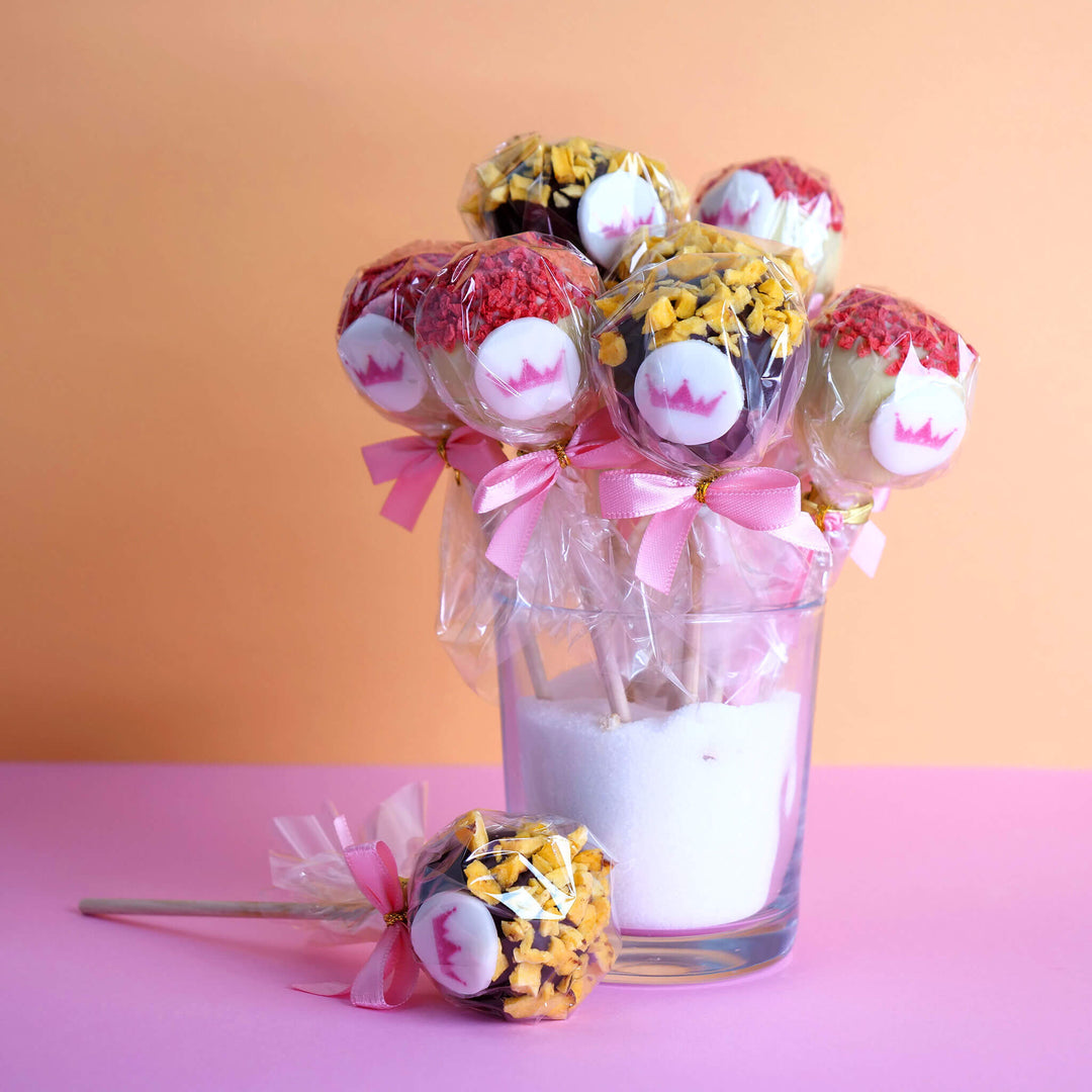 12 Cake-pops met Sinaasappel- & Aardbeicrisp en logo