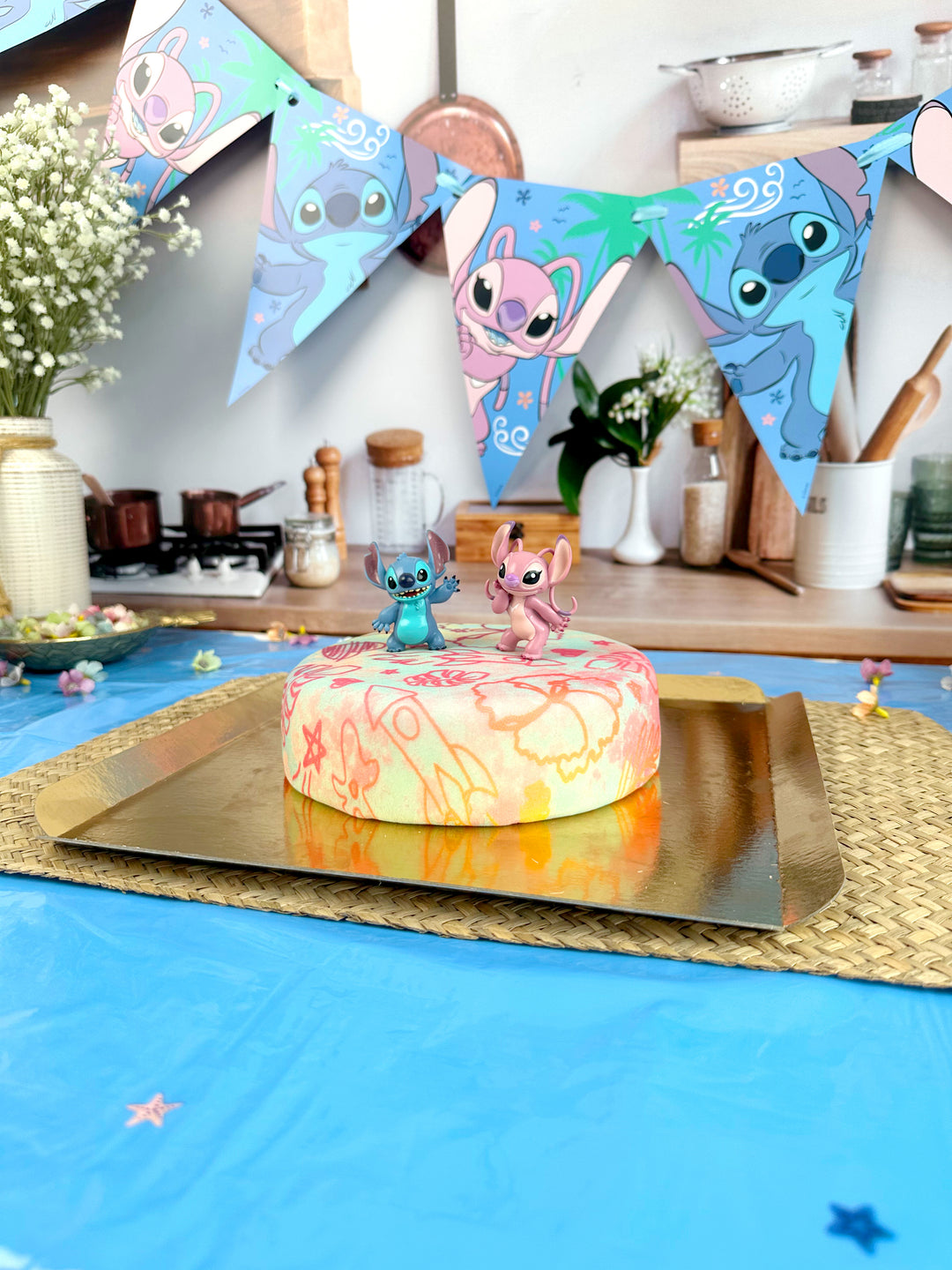 Angel & Stitch® op tropische Deluxe-taart