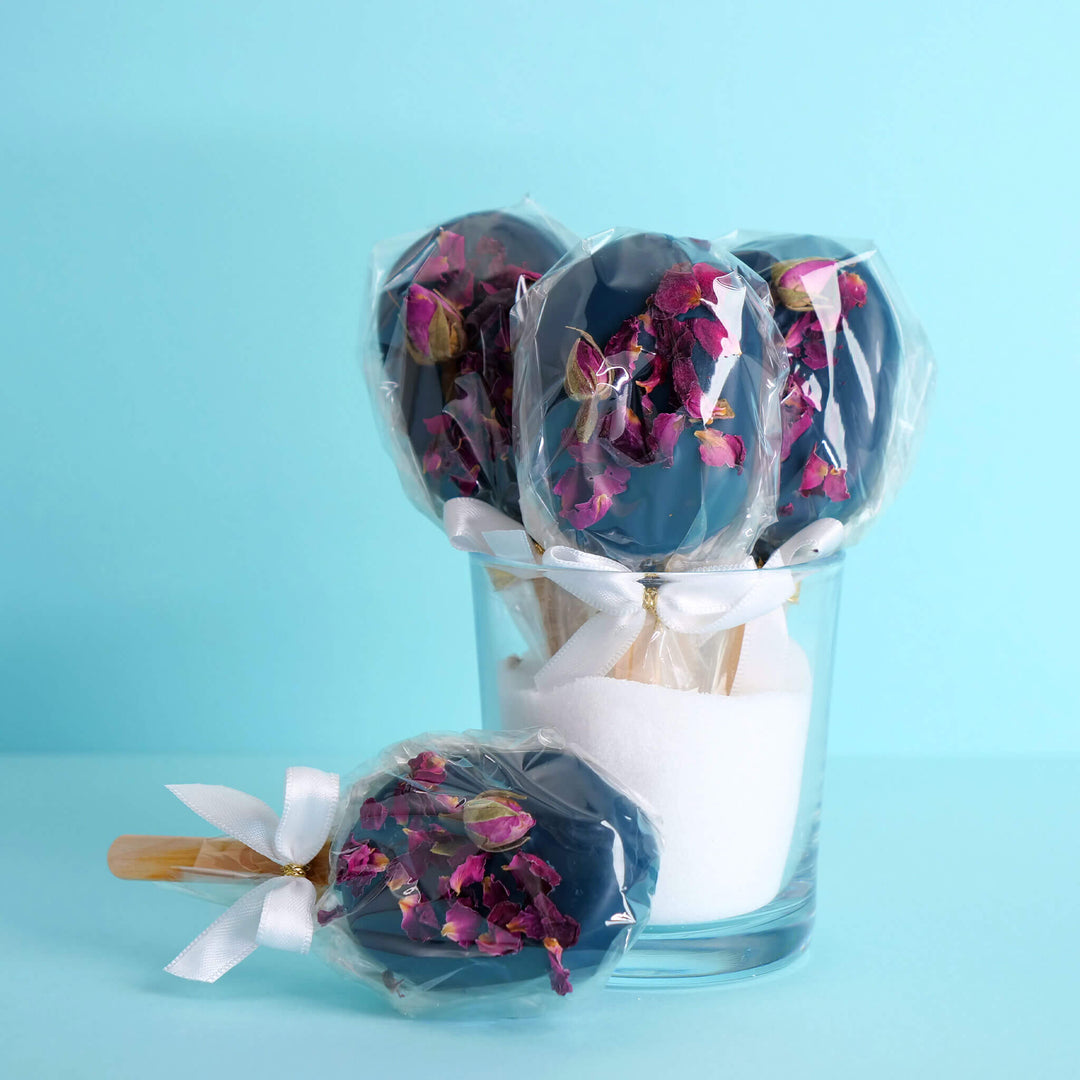 Blauwe cake pop ijsjes met rozenblaadjes (10 stuks)