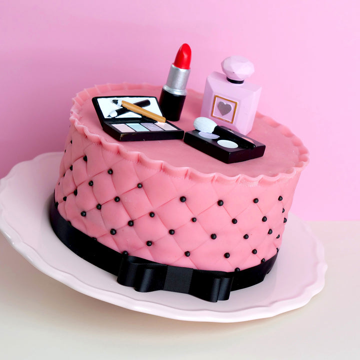 Luxe Make-Up taart met zwart lint