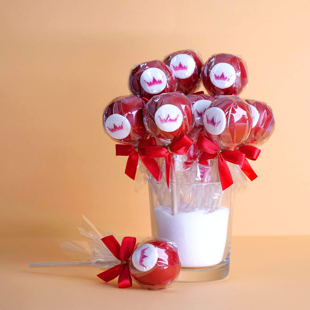 Effen gekleurde cake pops met logo (12 stuks)