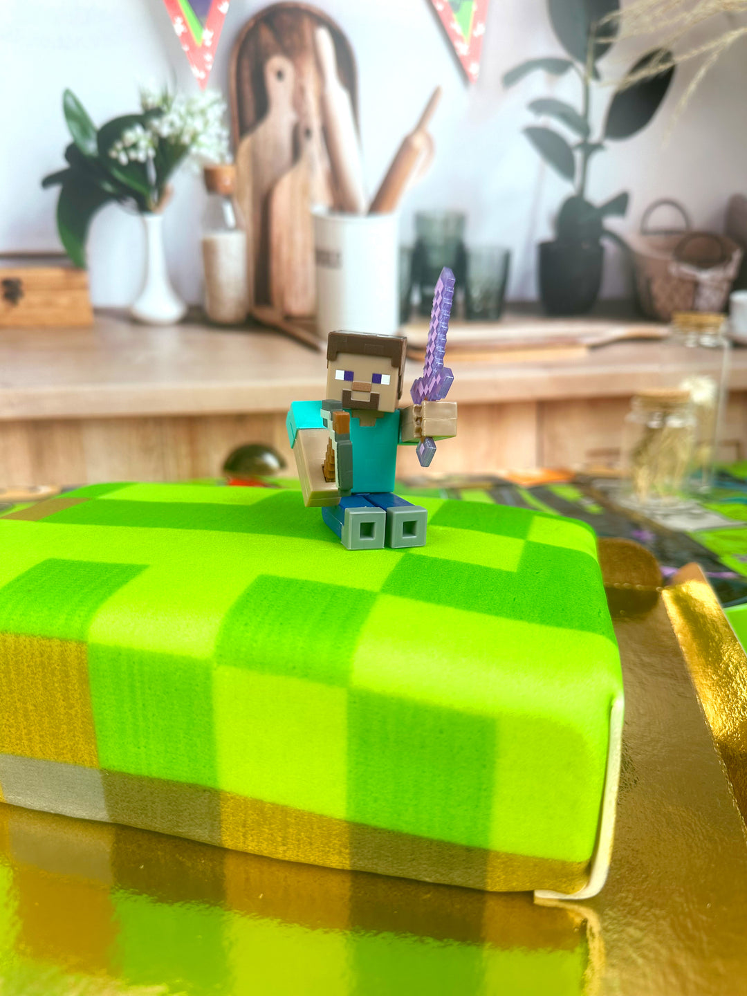 Minecraft®-figuur op speelwereldaart