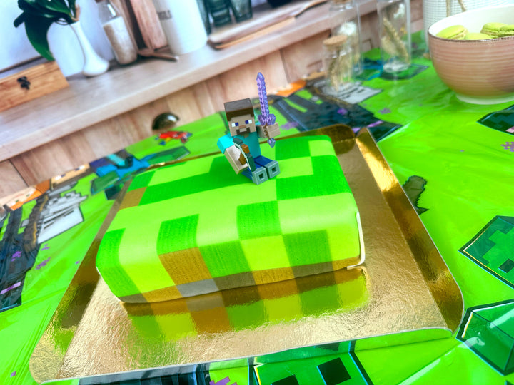 Minecraft®-figuur op speelwereldaart