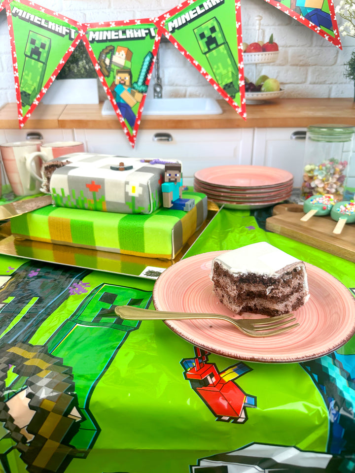 Figuren Minecraft® op tweelaagse spelwereld-taart