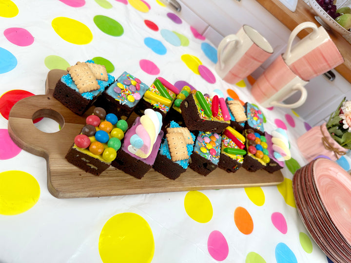 Brownies met kleurrijke decoratiemix (15 stuks)