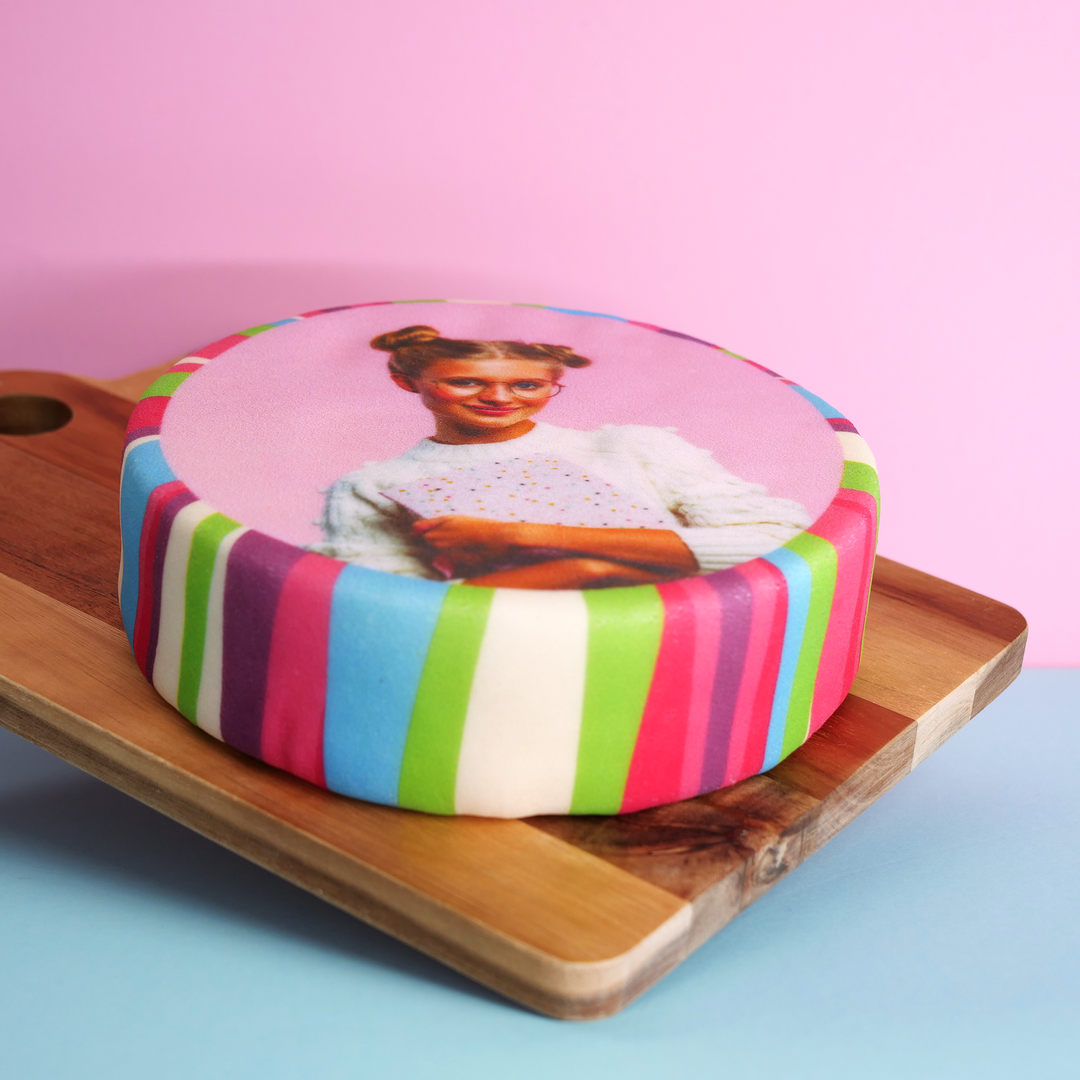 Fototaart met kleurrijke strepenrand, rond