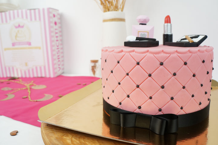 Luxe Make-Up taart met zwart lint