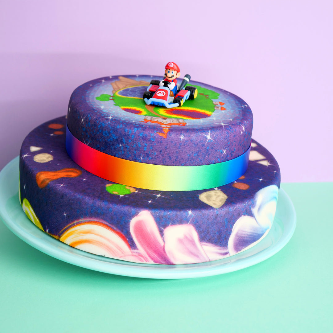 Mario Kart® op een geschilderde planetentaart van twee verdiepingen