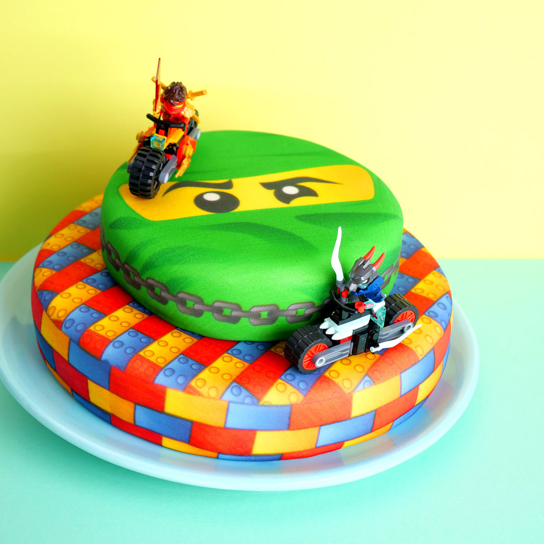 Lego® Ninjago® op tweelaagse ninja-taart