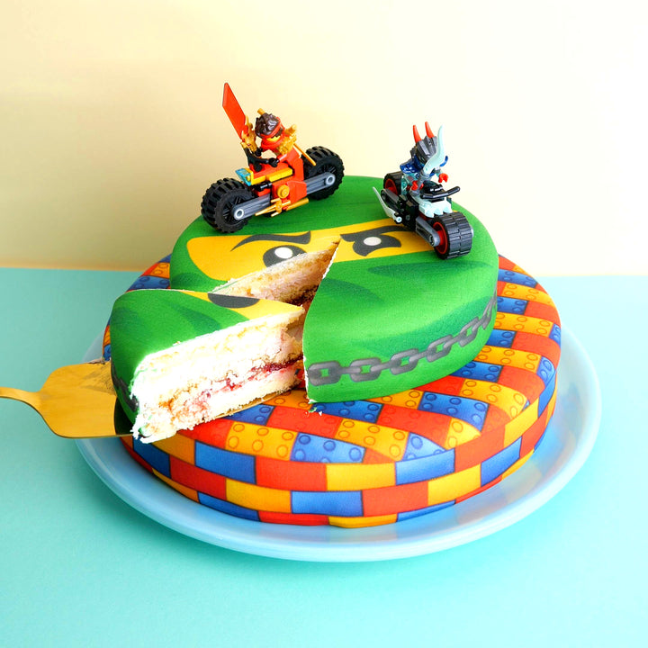 Lego® Ninjago® op tweelaagse ninja-taart