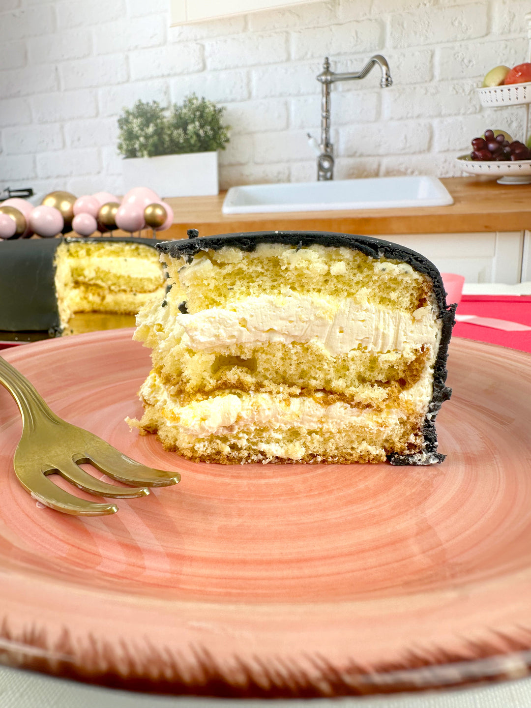 Zwarte taart met taartenlint