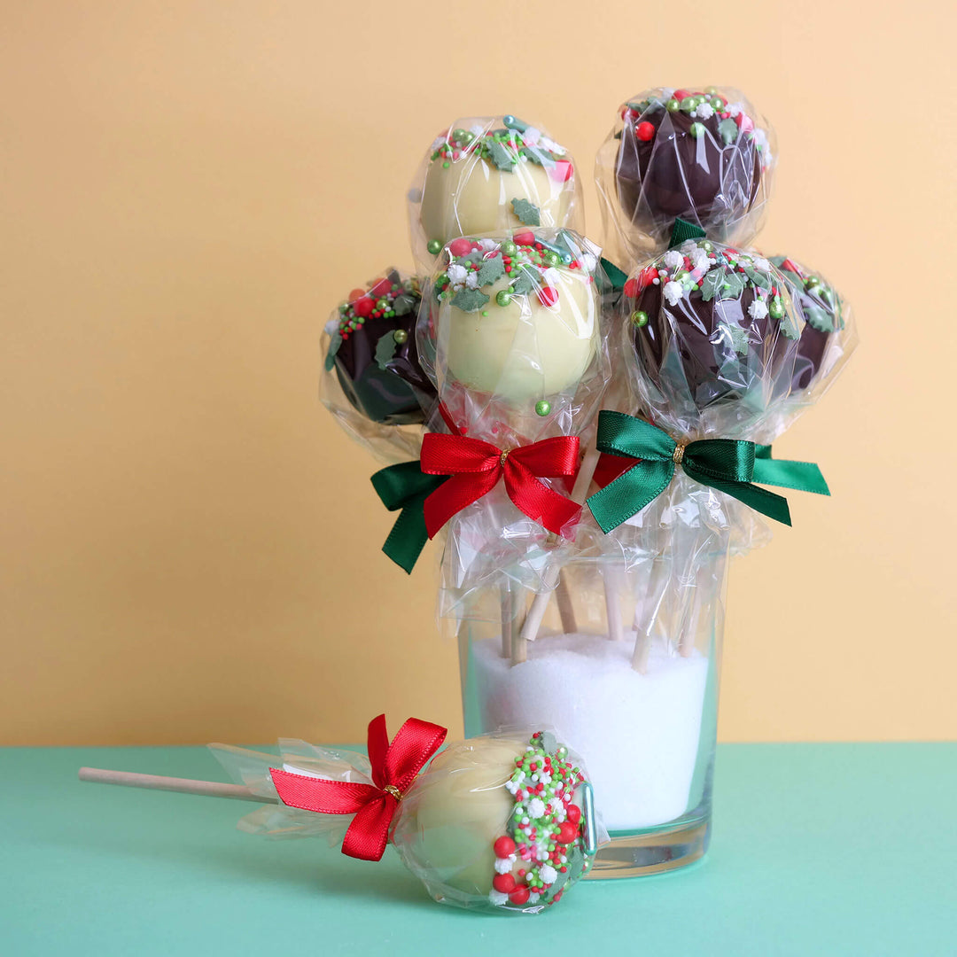 Kerst cake pops met rode en groene sprinkles (12 stuks)