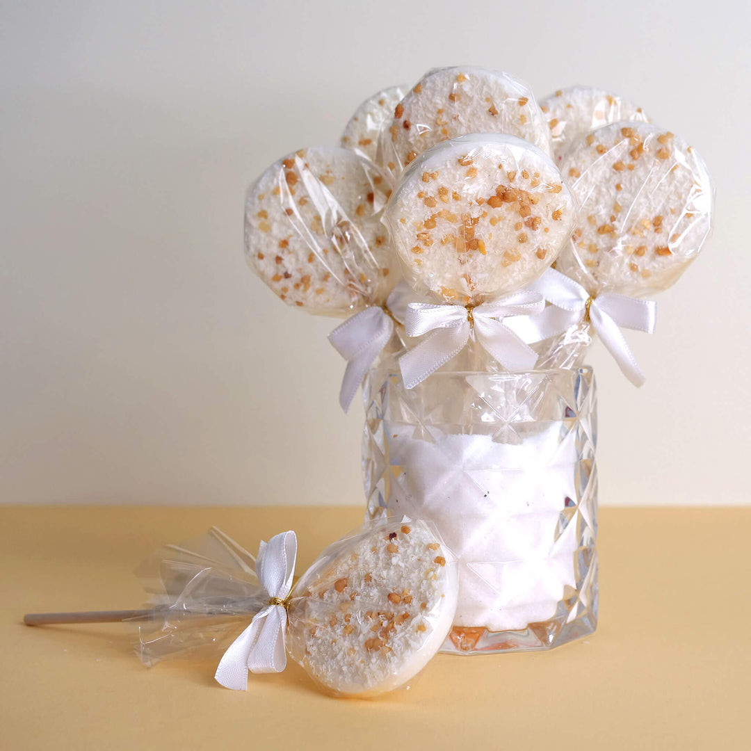 Witte lolly's met amandelkrokant en kokosvlokken (10 stuks)