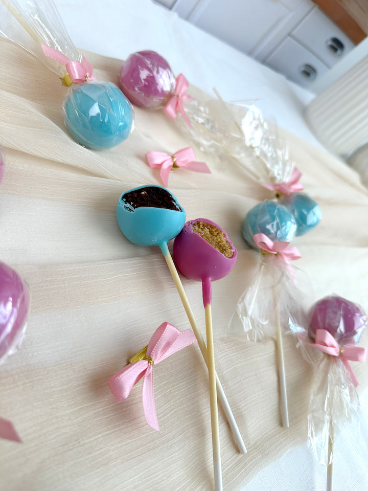 Cake pops met kleurrijke chocolade en logo (12 stuk)