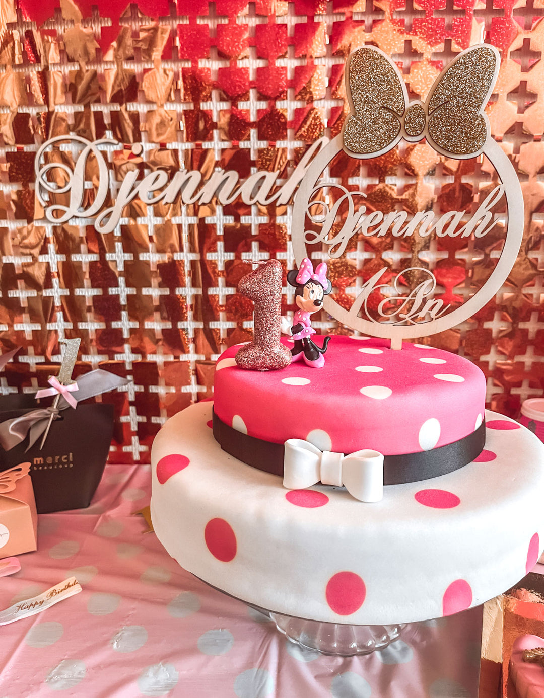 Minnie® Mouse® op gestipte 2-verdiepingentaart