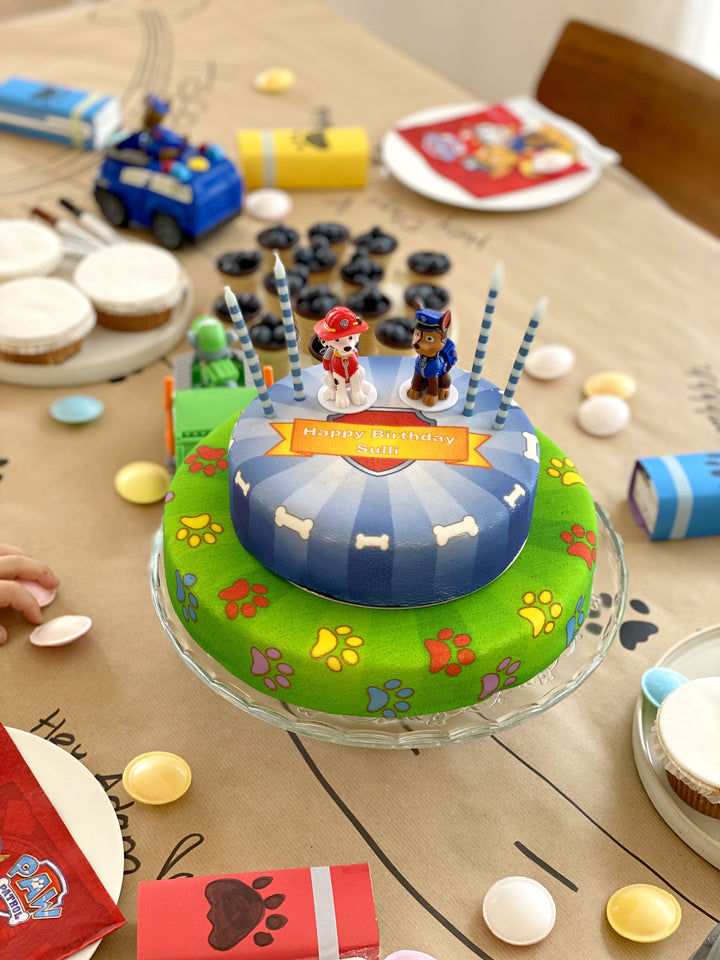 Chase en Marshall van PAW Patrol® op taart met twee verdiepingen