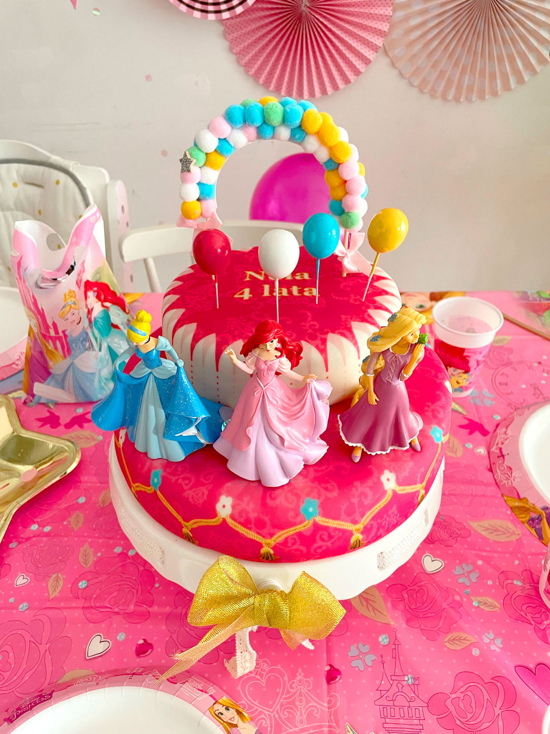 Stapeltaart (2 verdiepingen) met 3 prinsessen®