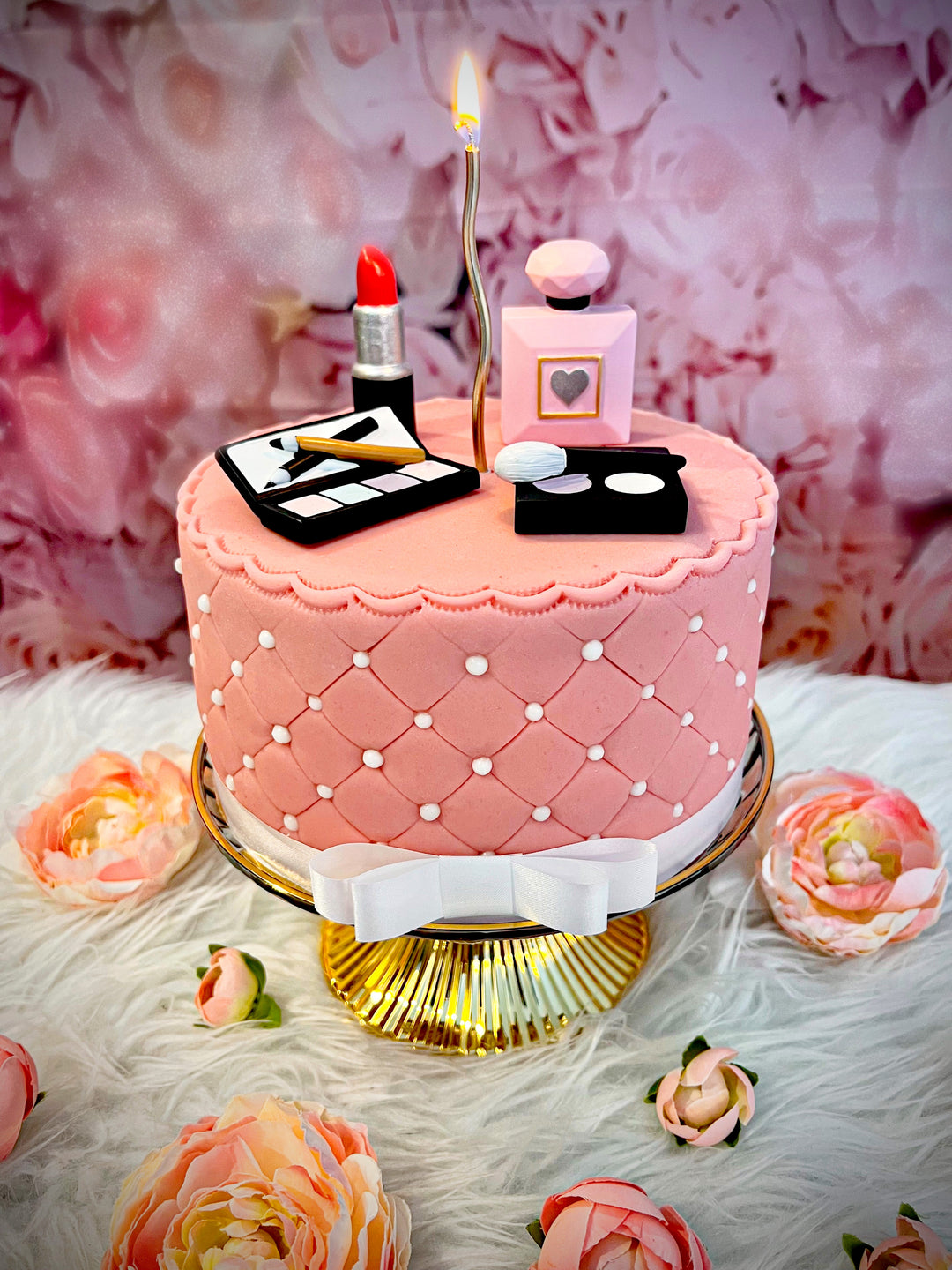 Luxe Make-Up taart met wit lint