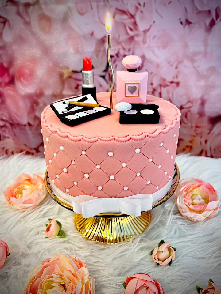 Luxe Make-Up taart met wit lint
