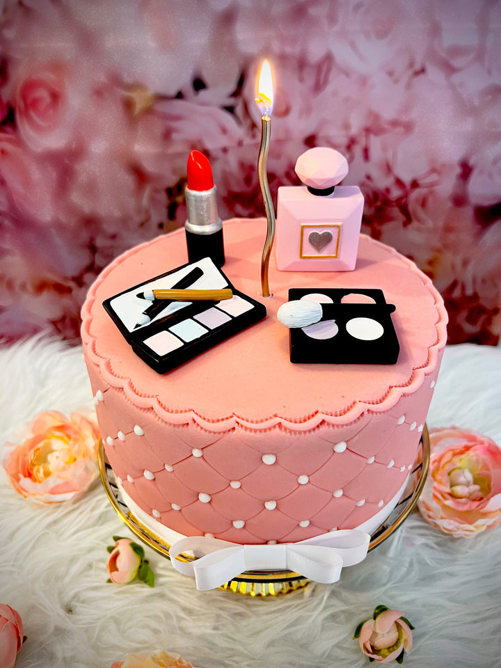 Luxe Make-Up taart met wit lint