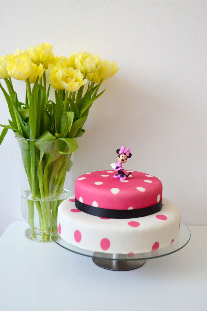  Minnie® Mouse® op gestipte 2-verdiepingentaart