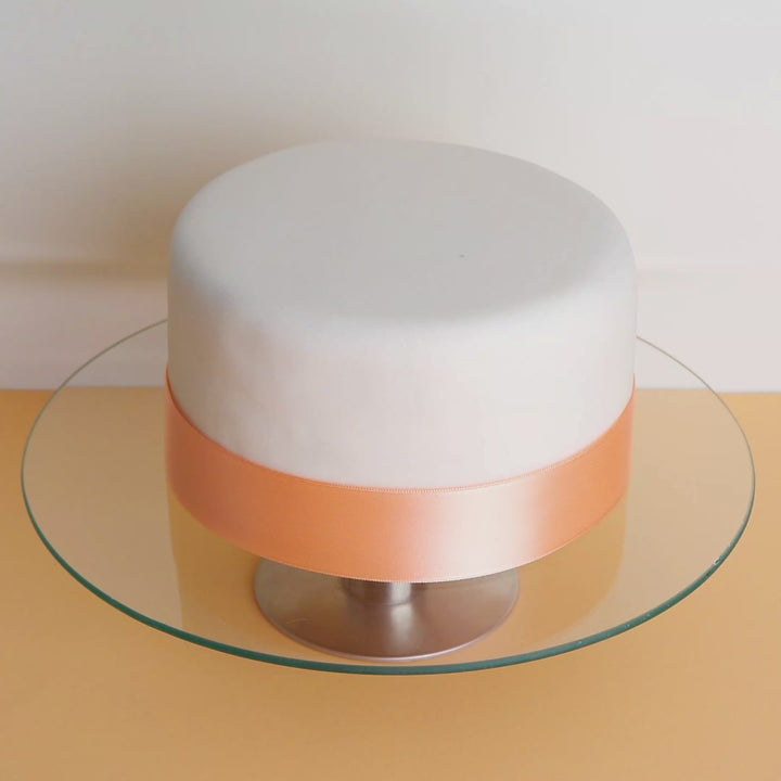 Witte luxe taart met taartenlint