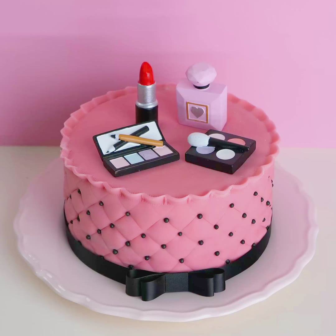 Luxe Make-Up taart met zwart lint