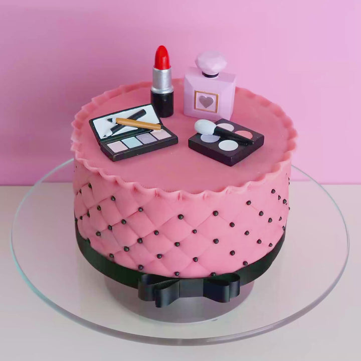 Luxe Make-Up taart met zwart lint