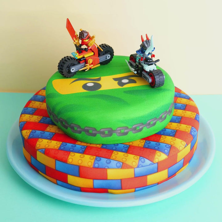 Lego® Ninjago® op tweelaagse ninja-taart