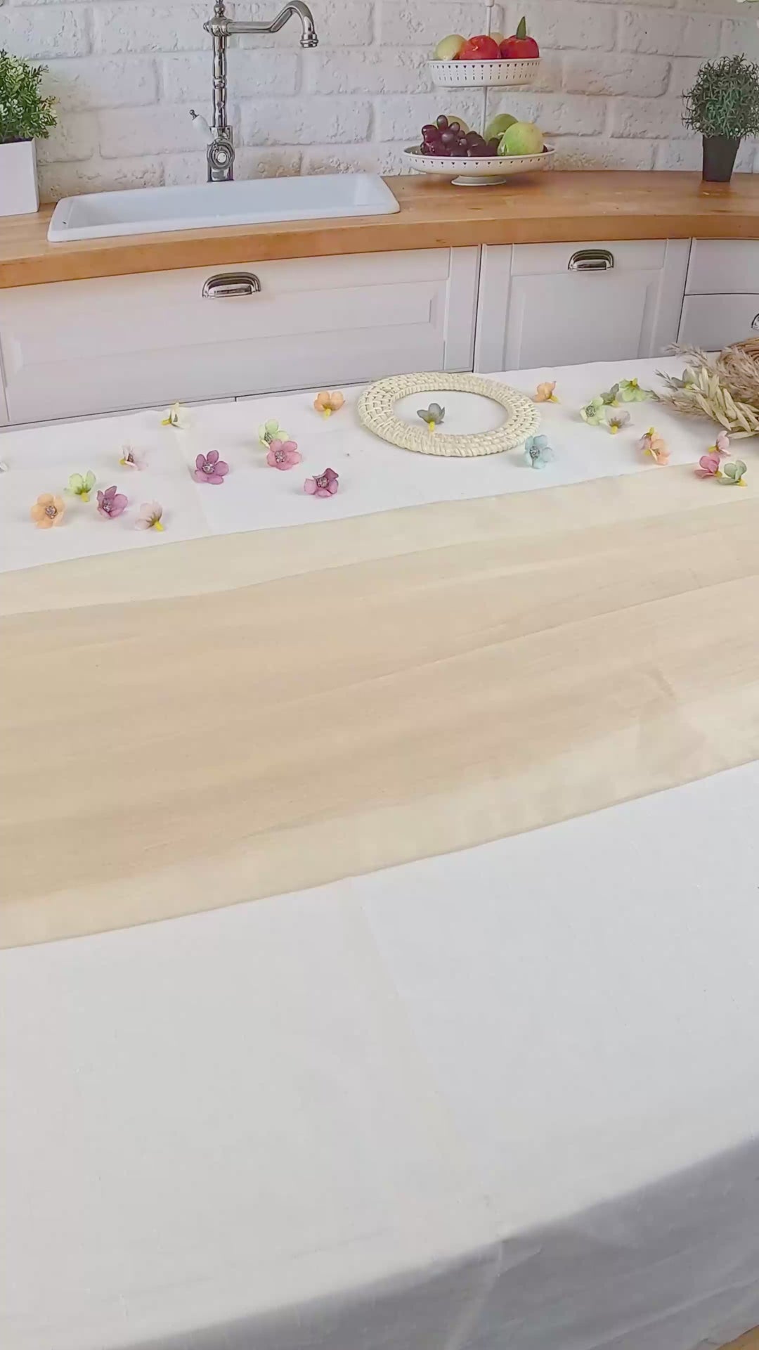 Witte taart met taartenlint