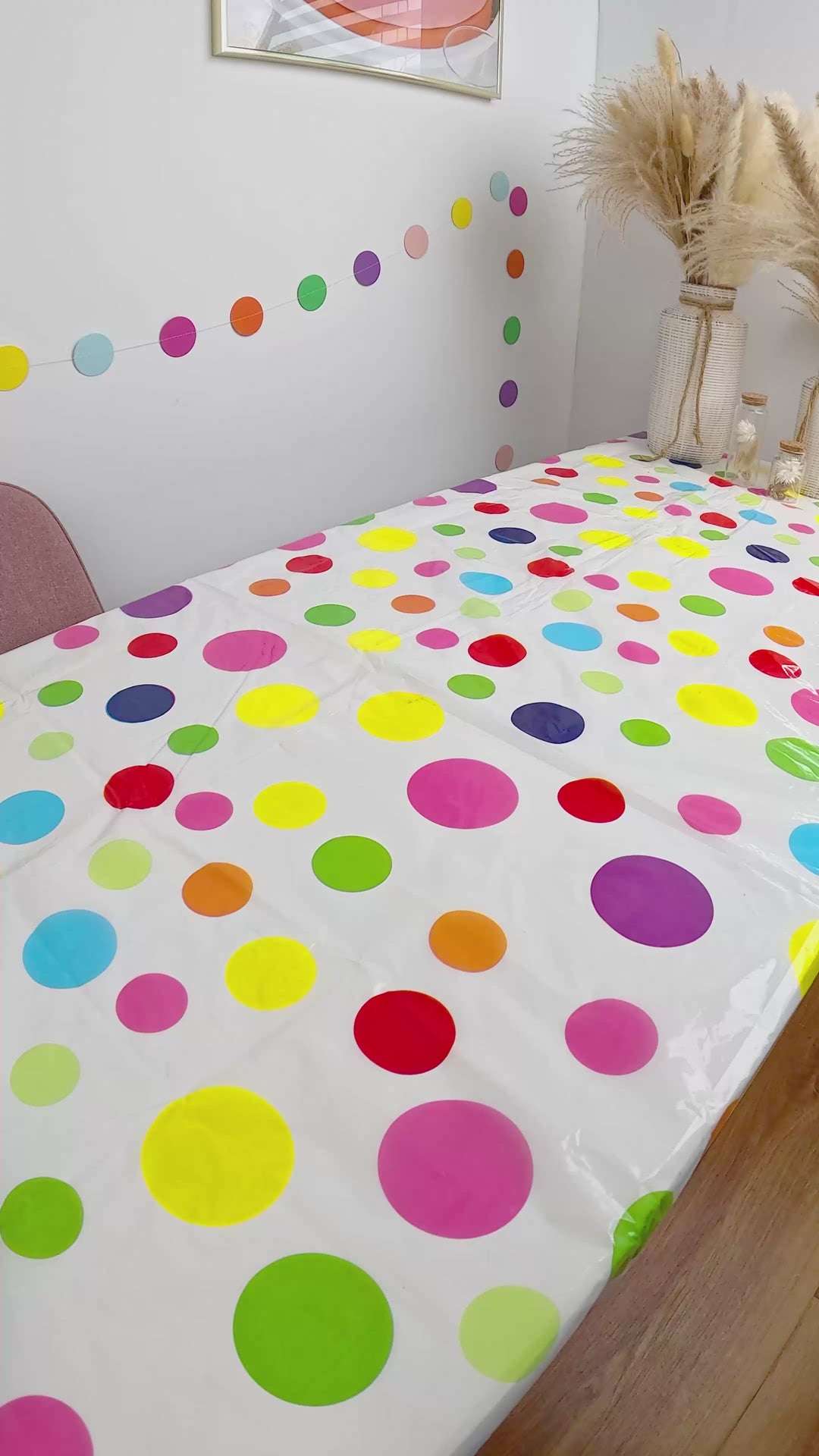 Paw Patrol® op een 2-laags roze hondenpoot taart