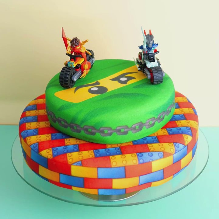 Lego® Ninjago® op tweelaagse ninja-taart