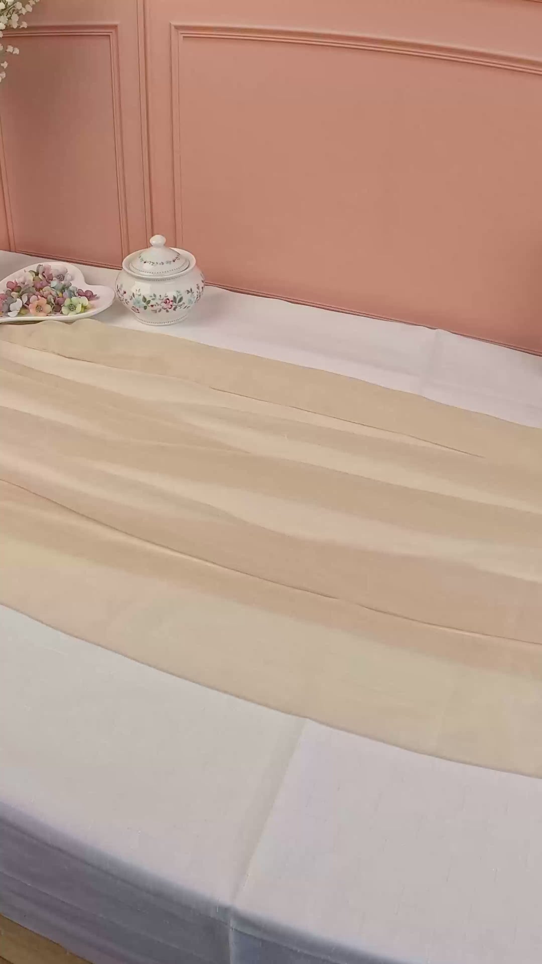 Zwarte taart met taartenlint