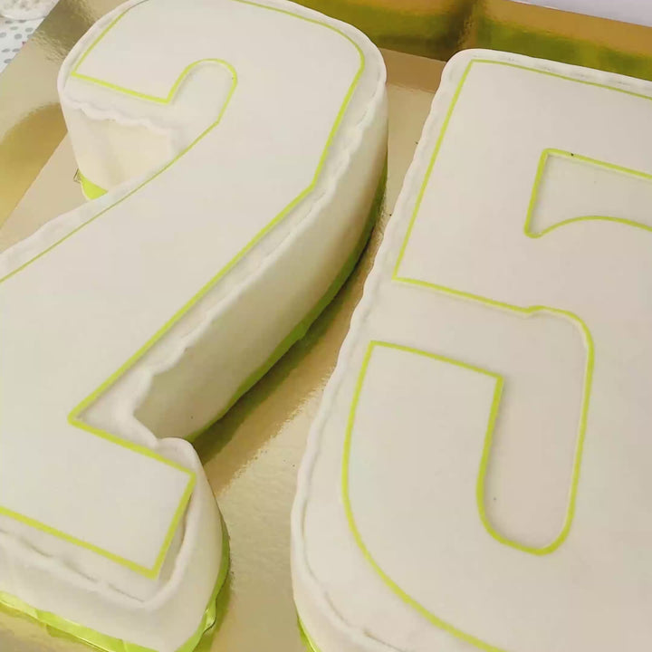 Dubbele cijfer taart, verschillende kleuren 