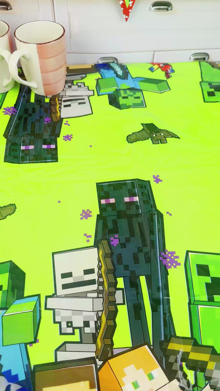 Figuren Minecraft® op tweelaagse spelwereld-taart