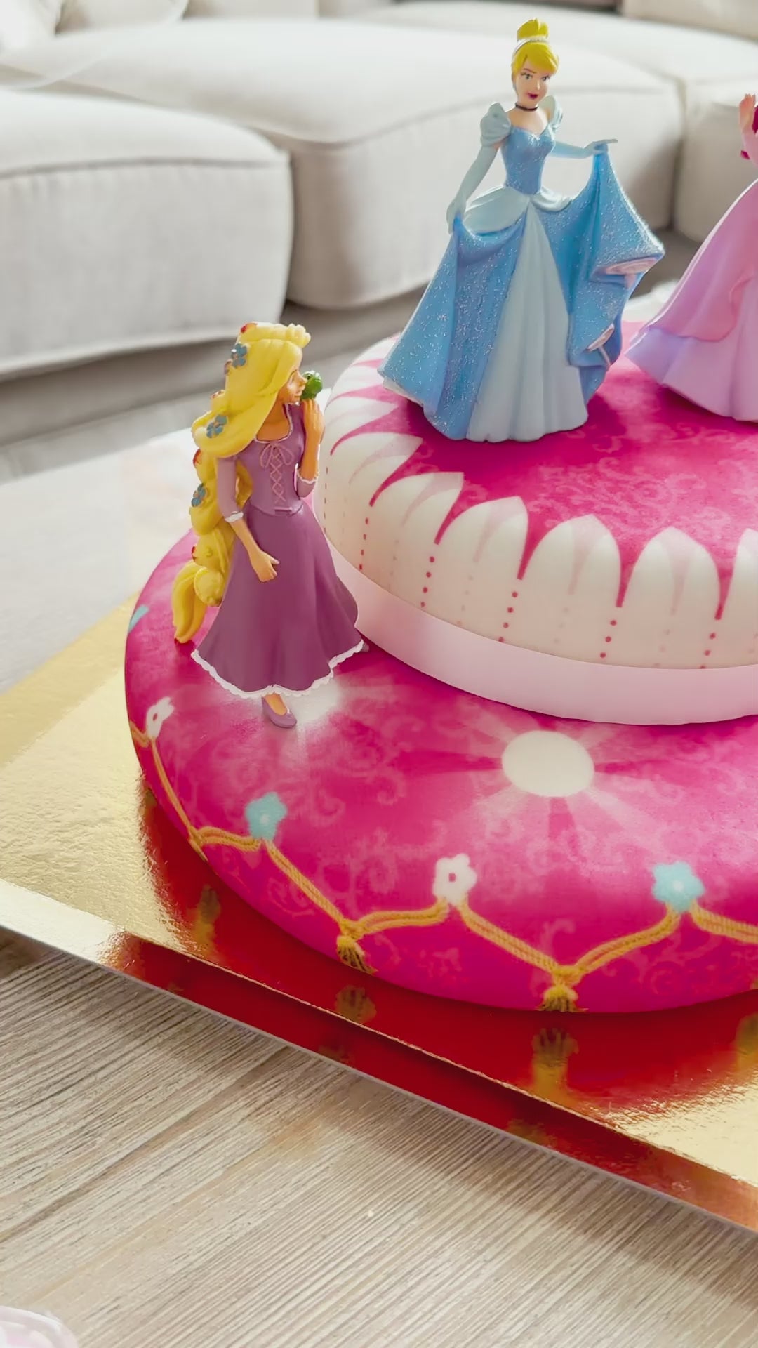 Stapeltaart (2 verdiepingen) met 3 prinsessen®