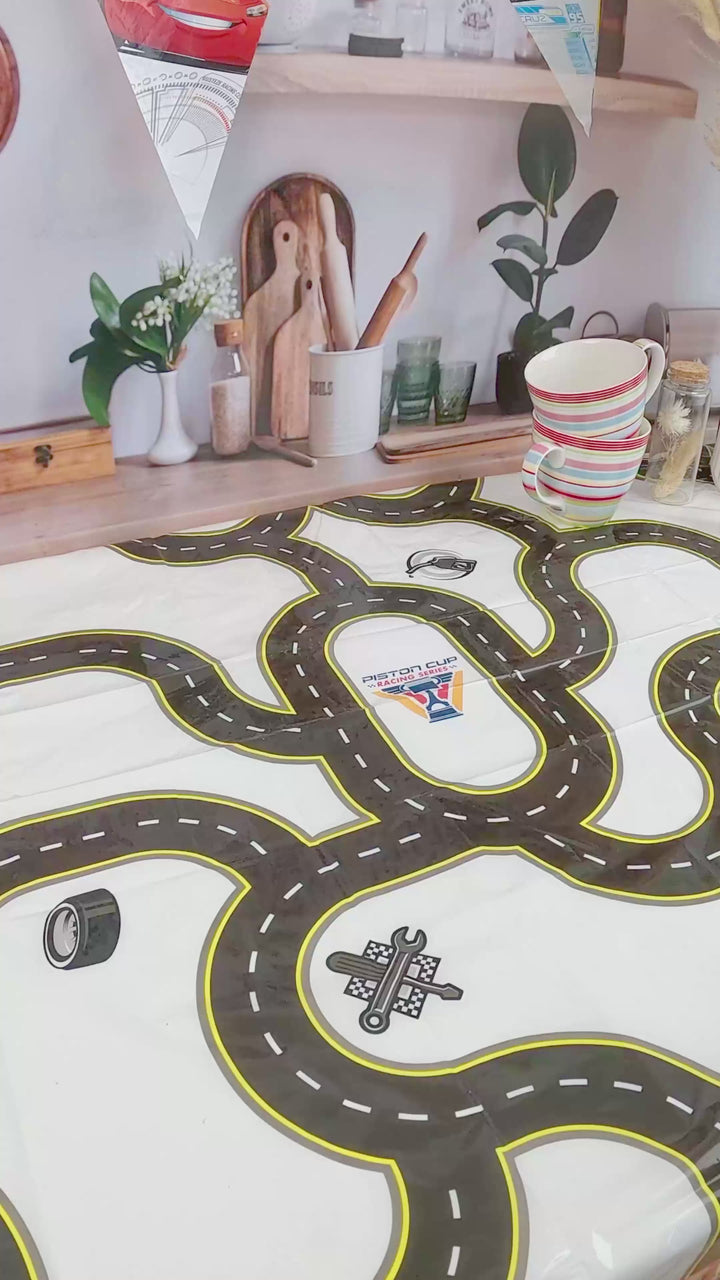 Cars® - Lightning McQueen® op race circuit taart 