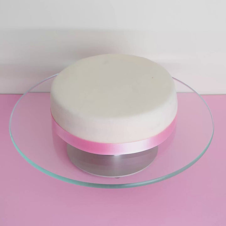 Witte taart met taartenlint