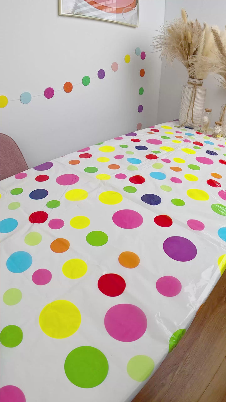 Paw Patrol® op een 2-laags roze hondenpoot taart