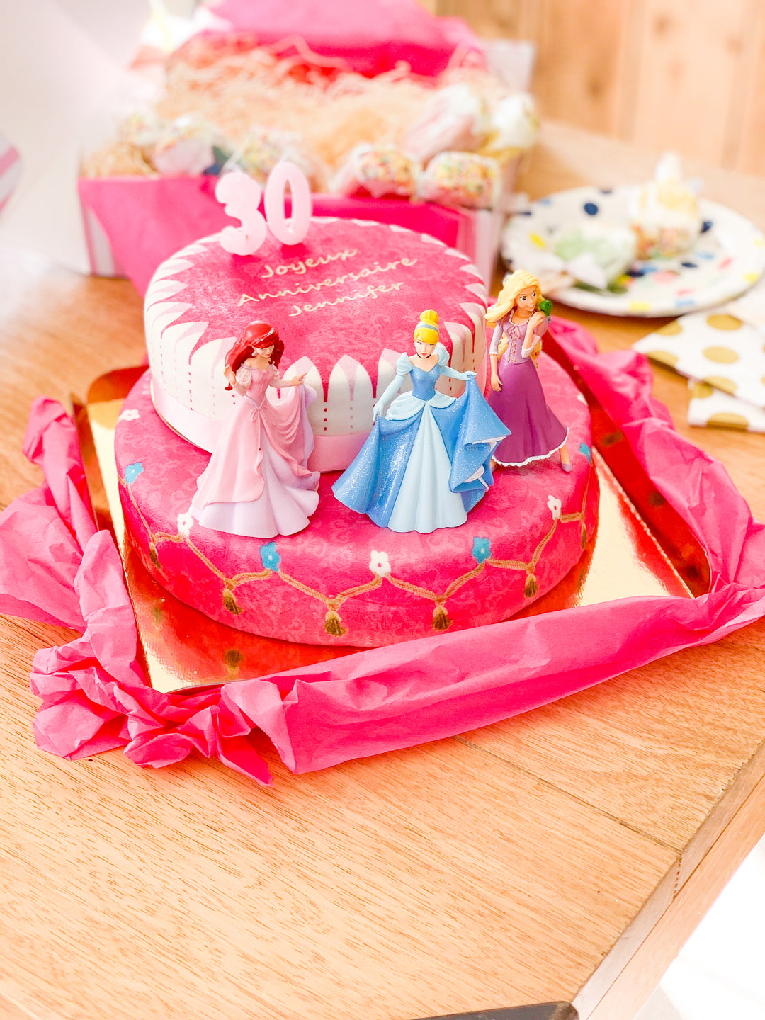 Stapeltaart (2 verdiepingen) met 3 prinsessen®