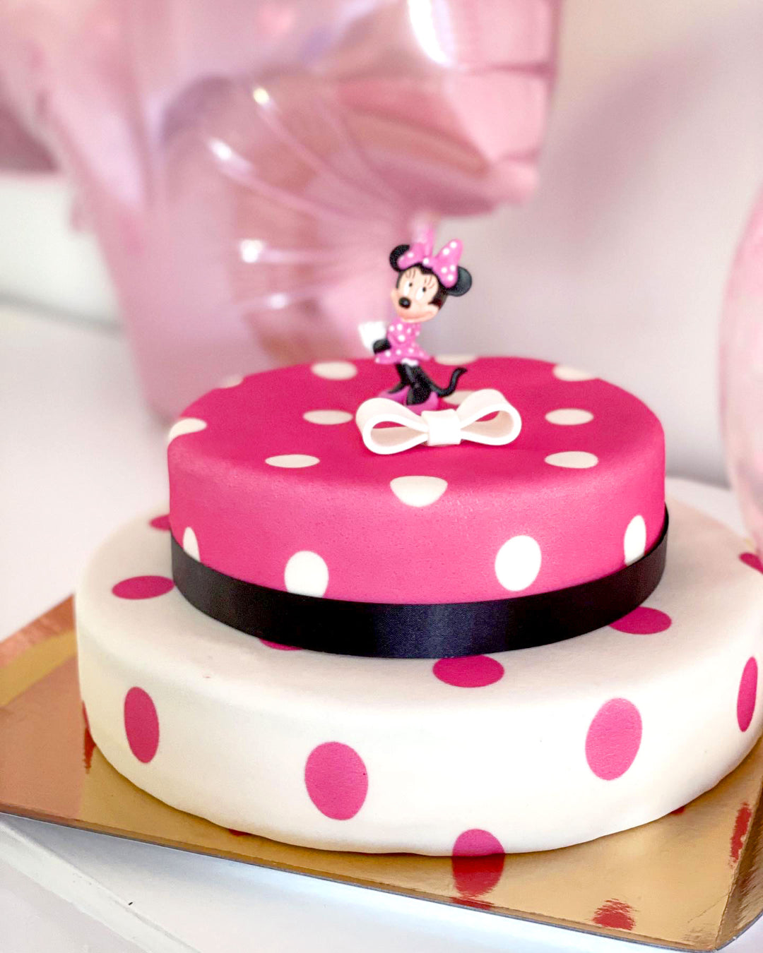  Minnie® Mouse® op gestipte 2-verdiepingentaart
